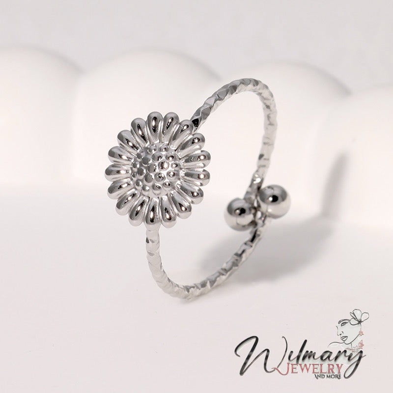 Silver flower ring