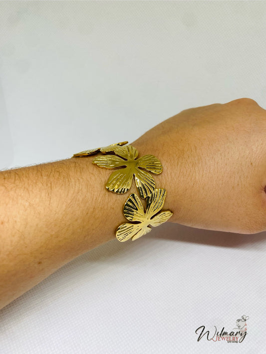 Gold flower brazelet